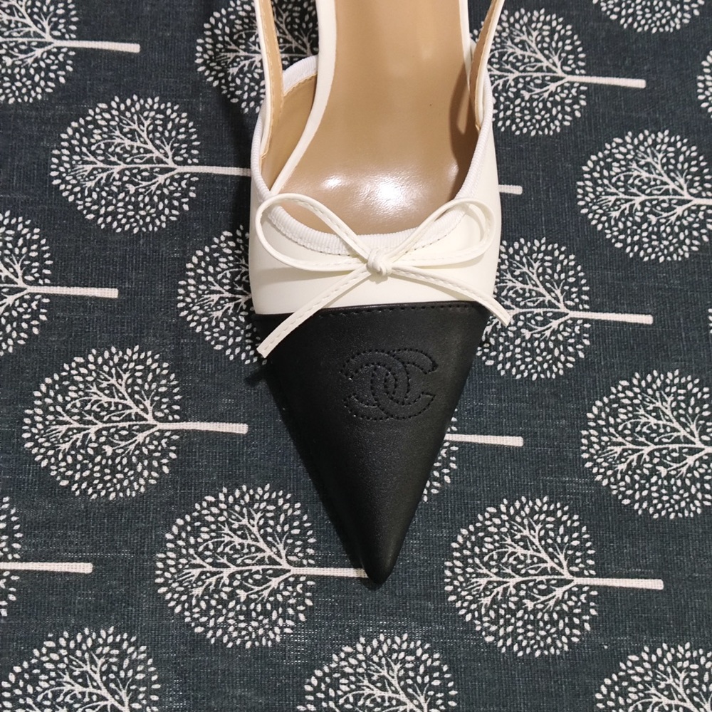 CHANEL Black and White Two-Tone Pointed Slingback Pumps - Picture 5 of 11